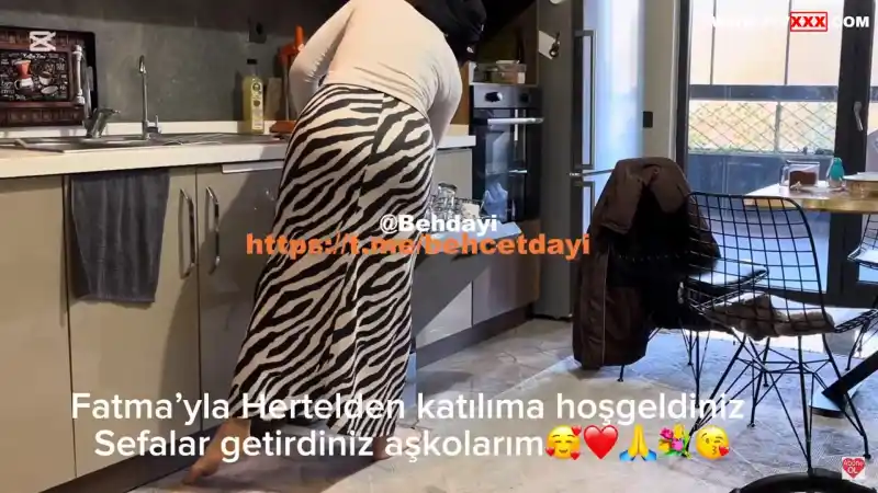 türbanlı telegram: Fatma ile her telden evi temizlerken götünü sergiliyor [Sansürsüz]