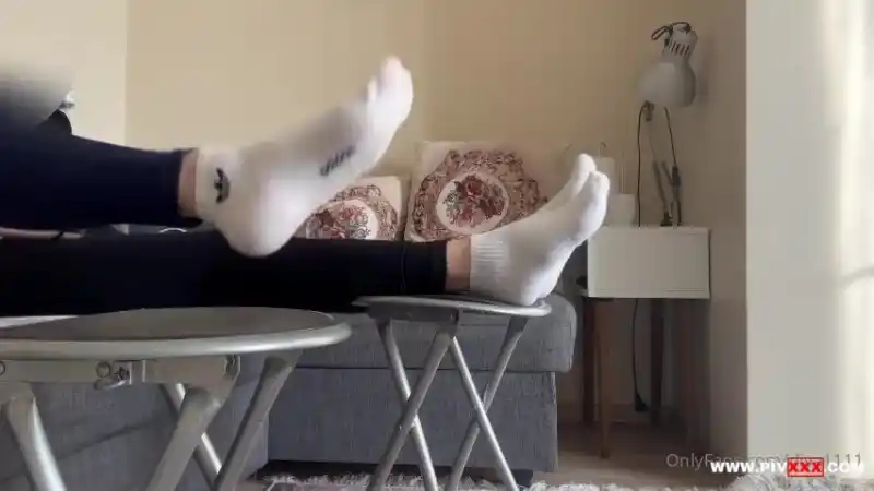 türbanlı türk porno: Bu köle iyi ayak masajı yapıyor [HD]