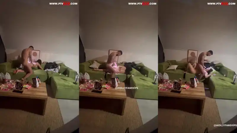 türk türbanlı porno: Tango doa kanepede adamla sikişirken yanındaki yatıyor [Yeni 2026]