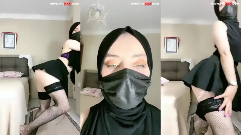 türk türbanlı porno: Türbanlı boncuk webcamde eteğini kaldırıp göğüslerini açıyor [Türkçe Altyazılı]