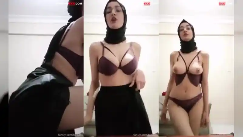 türk türbanlı porno: Türbanlı sevim tangoda memelerini açıp frikik veriyor [HD]