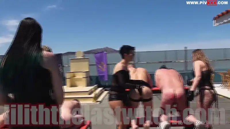 We, 5 stunning mistresses, gave a strapon party before the gala – porno izle (Bedava)