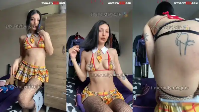 Yasmin tango üniversiteli kıyafetiyle i̇ç çamaşırına kadar soyunuyor – türbanlı porno izle (Yeni 2026)