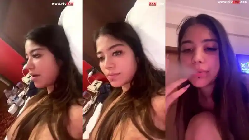 Yıldız demir yatakta çıplak su içip amını açıyor – Sansürsüz türbanlı sikiş