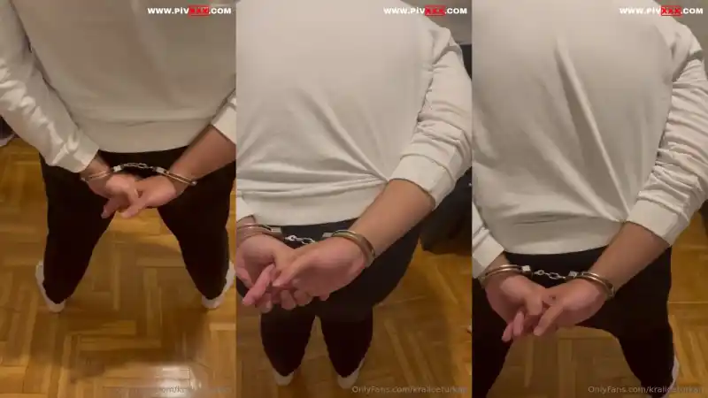 Zavallı kölemin toplarına sert tekmeler ve kölemin acı dolu dakikaları • sahibe leyla – türbanlı sikis (Sansürsüz)