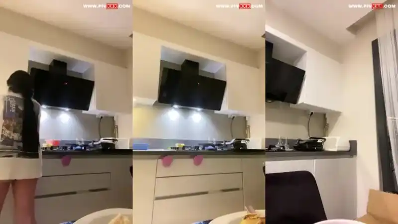 Zemheri tango mutfakta tost pişirip kıçını sergiliyor | türbanlı türk pornoları (Türkçe Altyazılı)