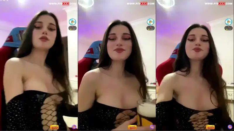 Zeynepiksy tangoda memelerini açıp seksi bakışlar atıyor : türbanlı porno twitter (Full İzle)